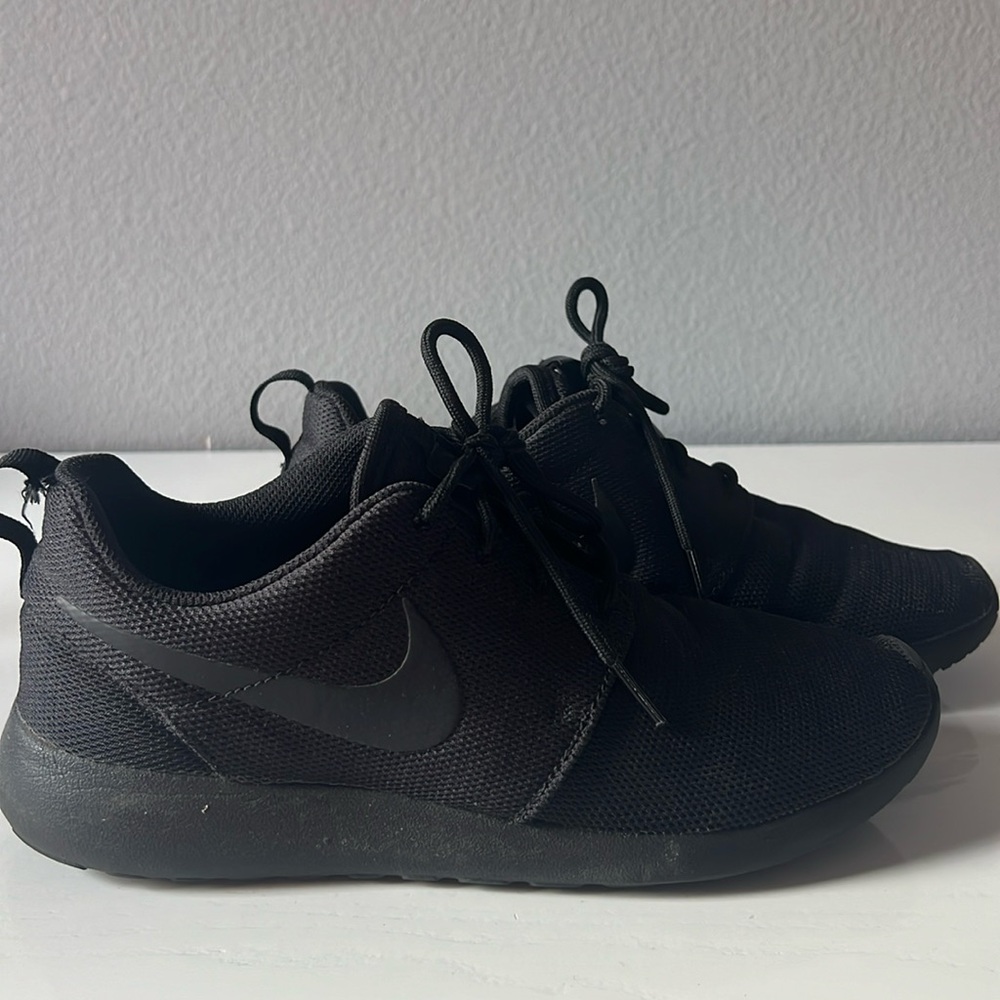 Nike All-black Roche Runs sz8.5